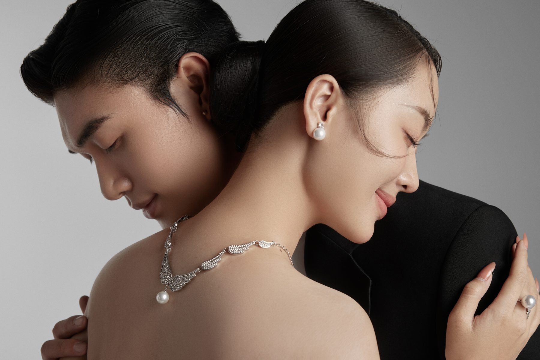 Váy cưới tối giản 'bắt trend' để chụp hình