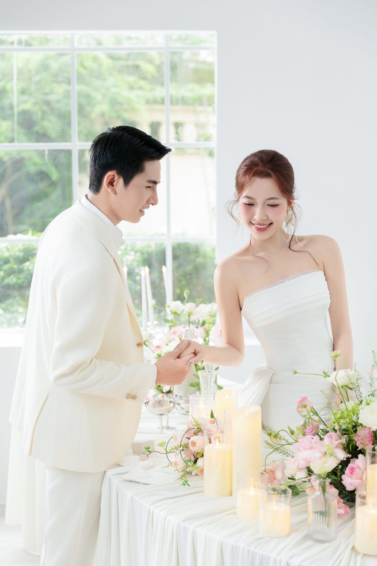 Váy cưới đơn giản chụp ảnh Studio