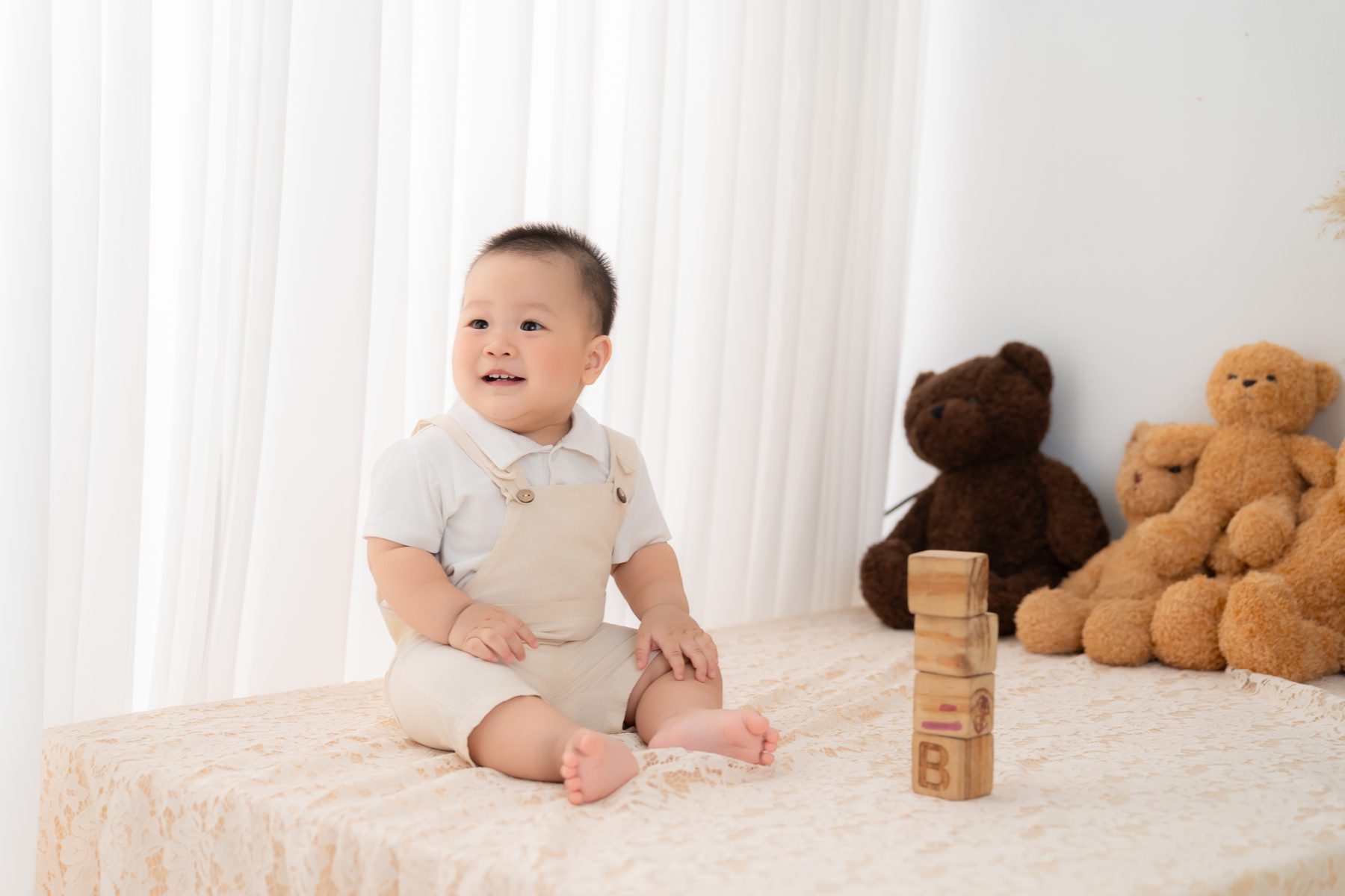 MÁCH BỐ MẸ KINH NGHIỆM LỰA CHỌN TRANG PHỤC CHỤP ẢNH CHO BÉ TRONG STUDIO