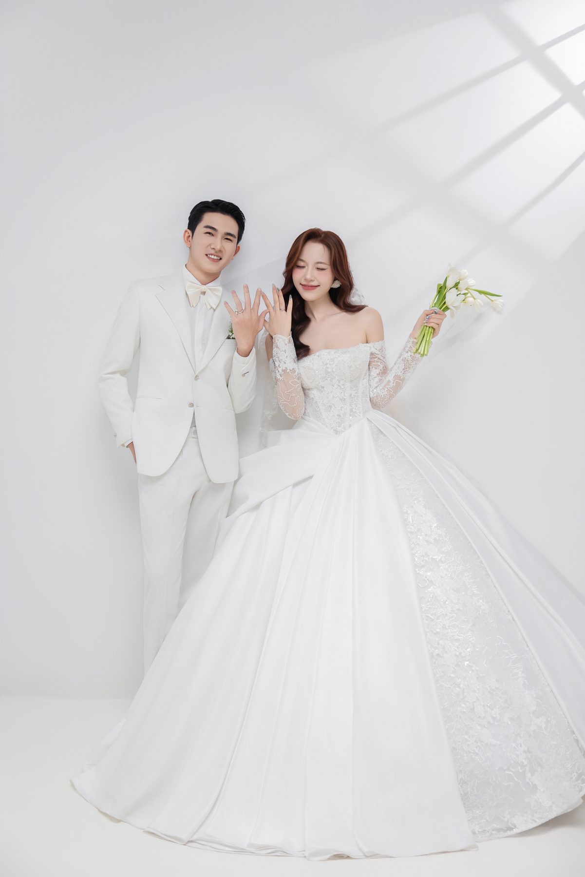 Váy cưới đơn giản chụp ảnh Studio