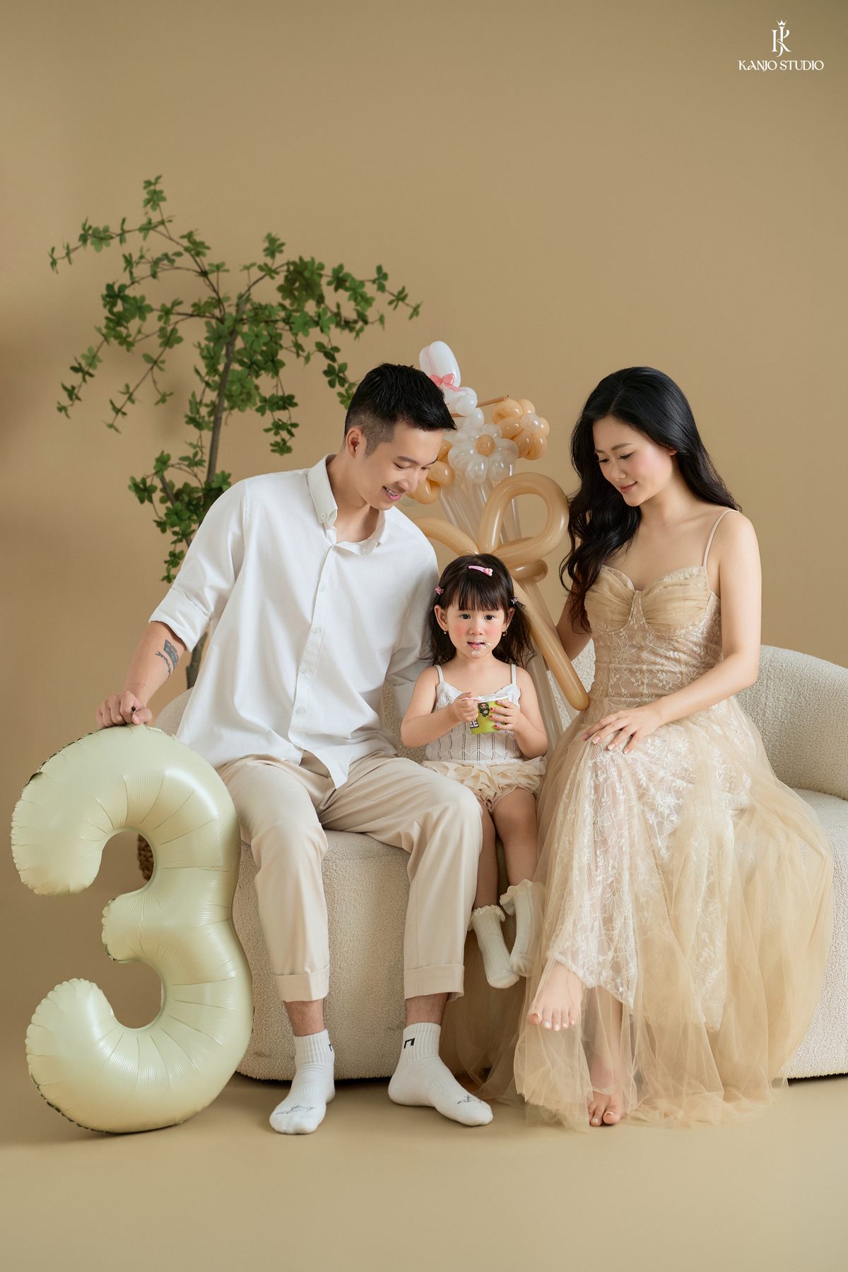 TOP 8 CÁCH TẠO DÁNG CHỤP ẢNH GIA ĐÌNH CHƯA BAO GIỜ LỖI THỜI