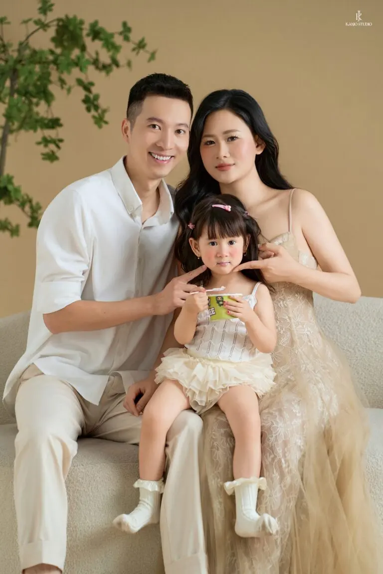 Ảnh gia đình bé Cát