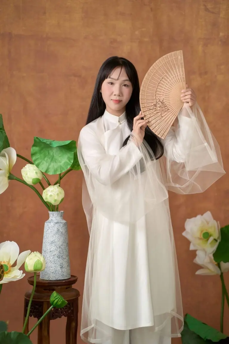 Áo dài sen thanh lịch