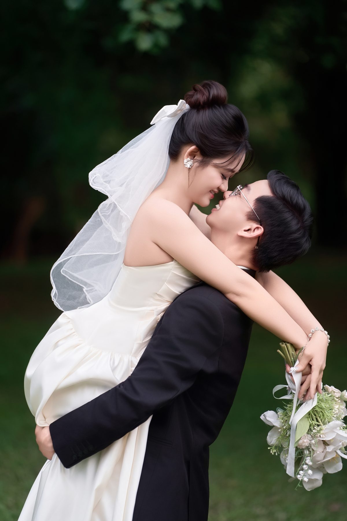 Chụp ảnh cưới là chuyện của hai người, cớ sao phải chọn ekip chụp ảnh kỹ như chọn bạn đời đến vậy?