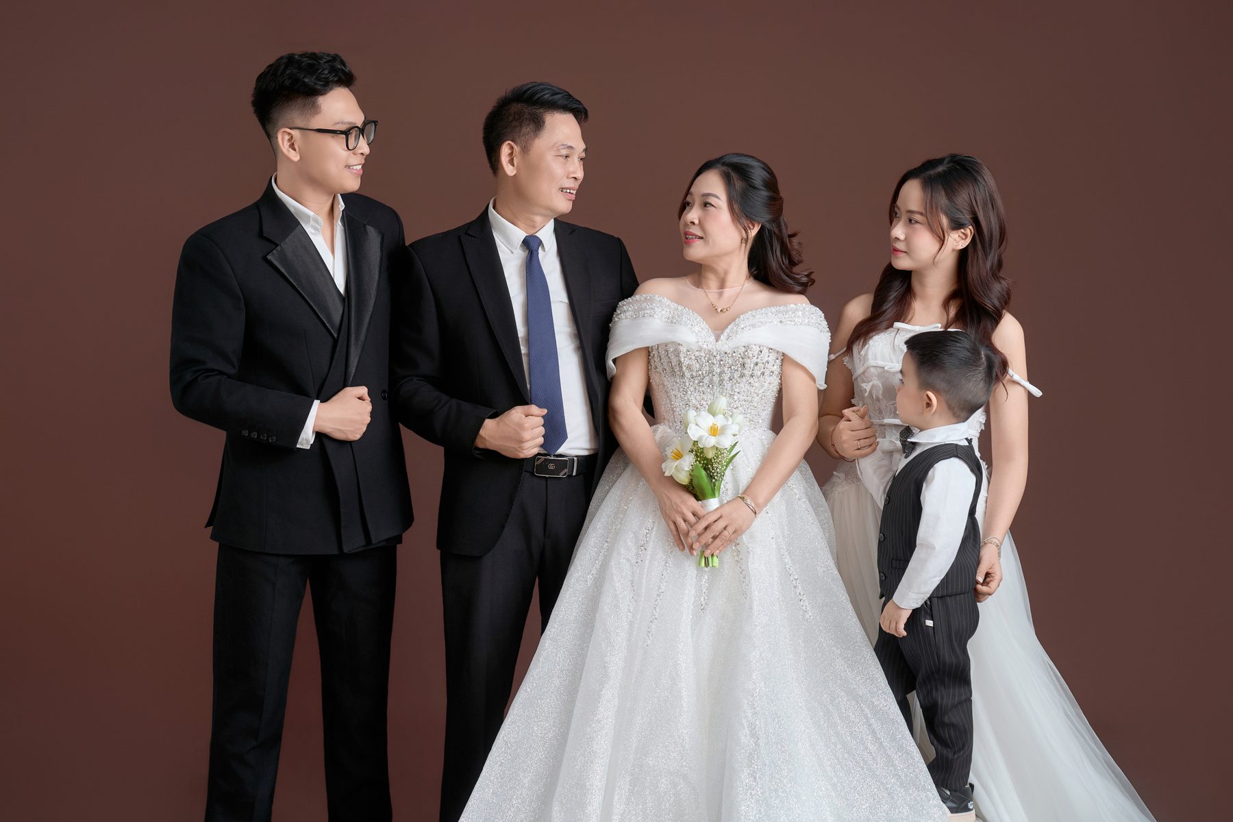 Lưu Giữ Kỷ Niệm Đặc Biệt: Chụp Ảnh Gia Đình trong Mùa Tết